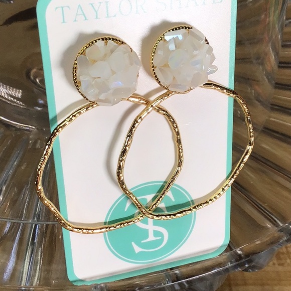 TAYLOR SHAYE EARRINGS❤️ - Picture 2 of 4